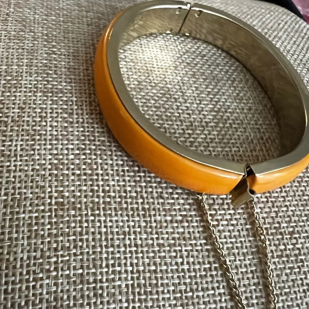 Vintage Orange Enamel Gold Tone Hinged Bangle Bracelet Size 7 Retro Mod